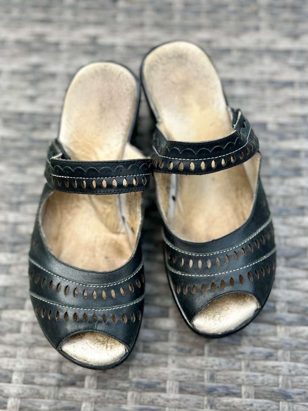 Jambu Black Leather Peep-Toe Slip-On Comfort Sandals with Cutout Detail